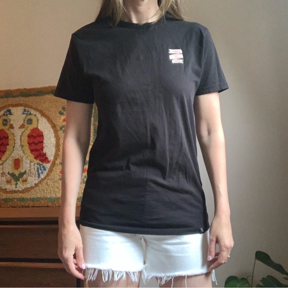 Peace Collective Pink Ribbon Home Is Canada Crewneck T-shirt Size Medium